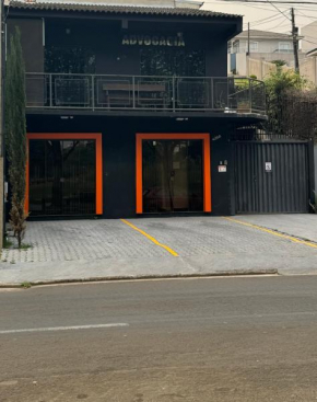 Studio com quarto e banheiro em frente ao Parque do Lago Acomoda até 4 pessoas 2 camas